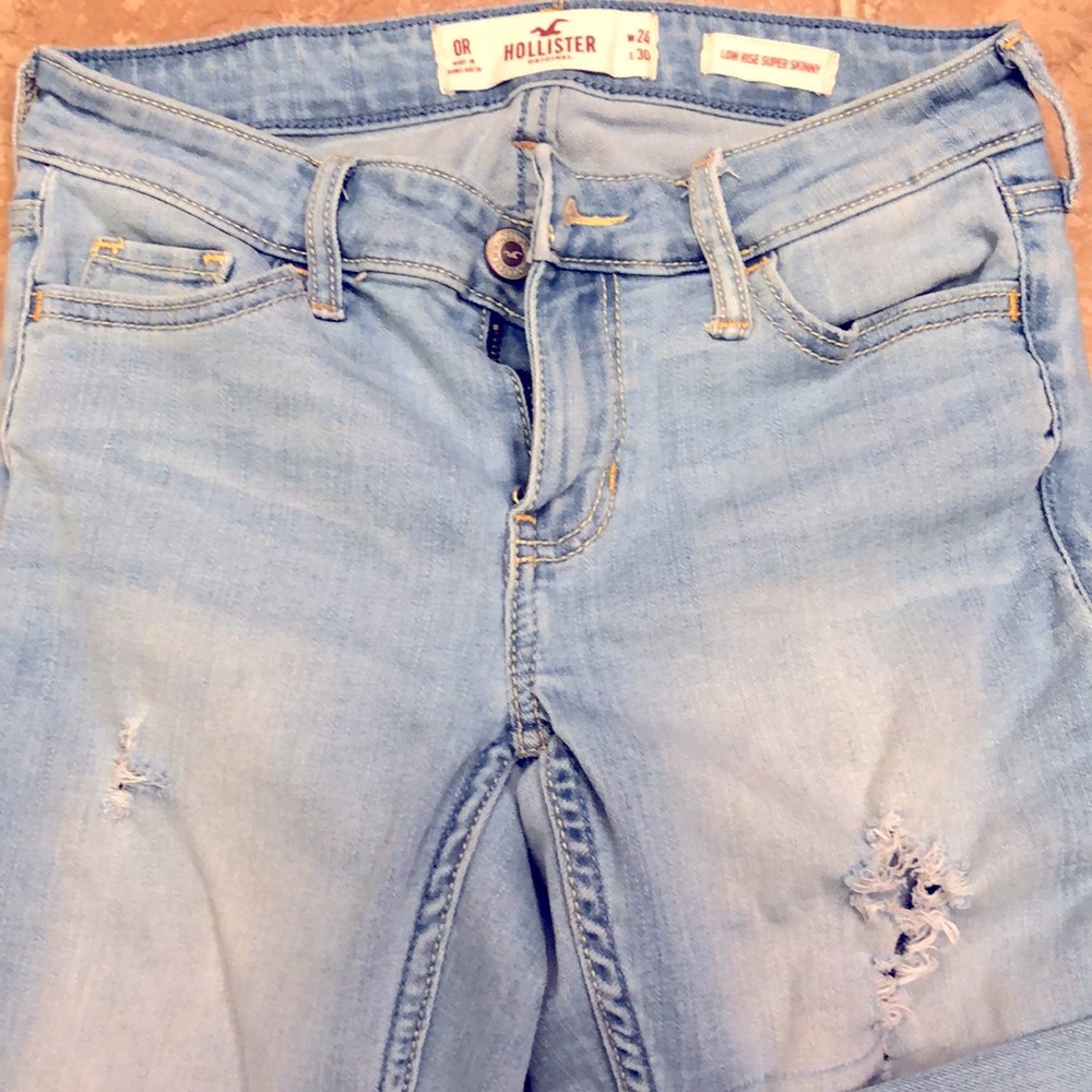 3/$25 - Hollister torn skinny jeans